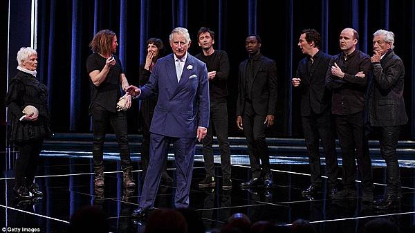 Prince Charles Hamlet quote with actors in Shakespeare gala Prince Charles Hamlet quote with actors in Shakespeare gala