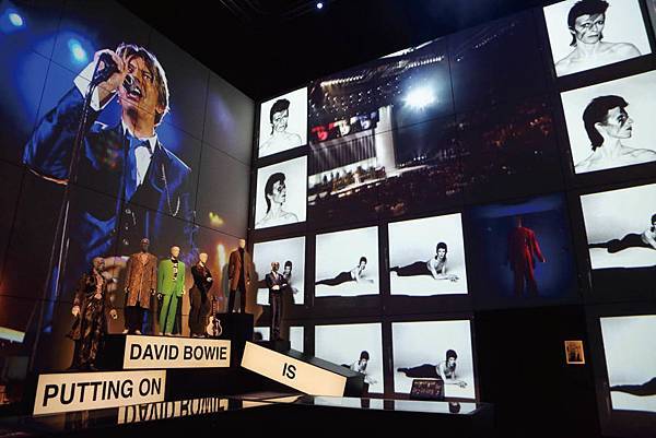 David Bowie IS Concert Moment David Bowie IS Concert Moment