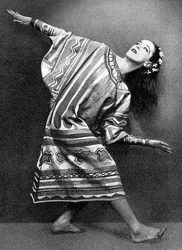 Martha Graham in Sacre style custume