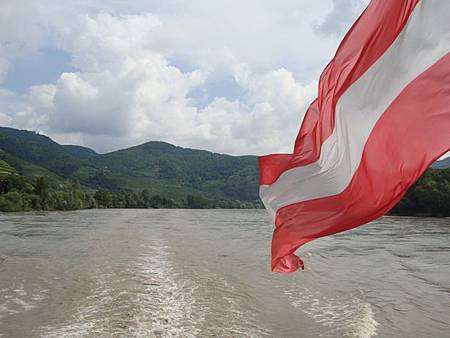 0805112-多瑙河與奧地利國旗