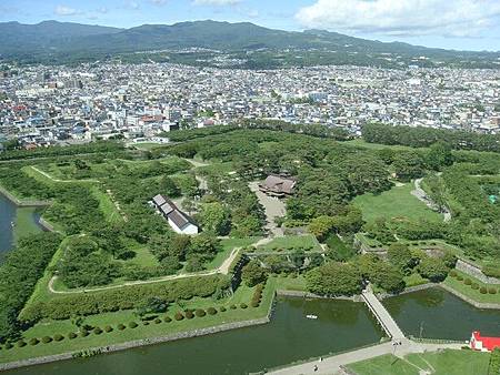 0711229-從五稜郭塔往下看五稜郭公園.JPG