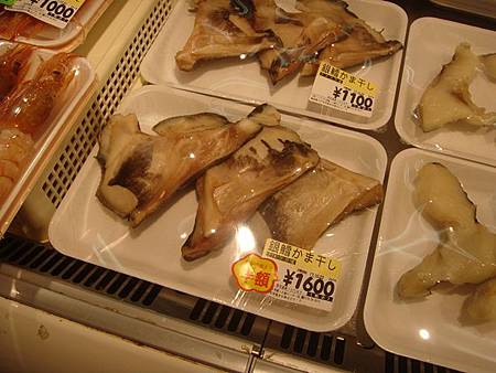 1021036-我們買的海鮮(半價魚下巴).JPG