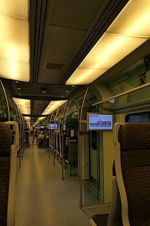 0710272-KLIA Transit車廂內.JPG