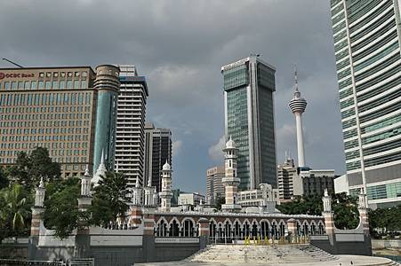 0715465-Masjid Jamek嘉美清真寺和吉隆坡塔.JPG