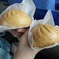 0724187-在公車上吃肉包當午餐.JPG