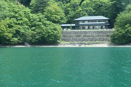 0726136-在中禪寺湖遊覽船上(大使館別莊紀念公園).JPG