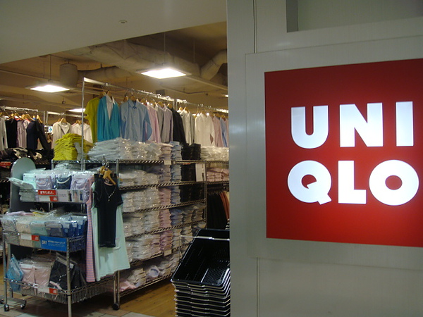 0809249-SKYLE裏頭的UNIQLO.JPG