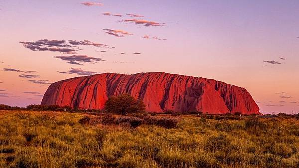 unsplash - uluru sunset -photo-1583558983725-35d6a5ce7fb8.jfif