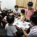 小瑋居然以為大家唱生日快樂歌是幫他慶生四歲生日？傻眼~