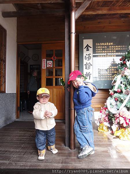 以前的王金河醫師仁心仁術，用心醫治這裡住民的烏腳病