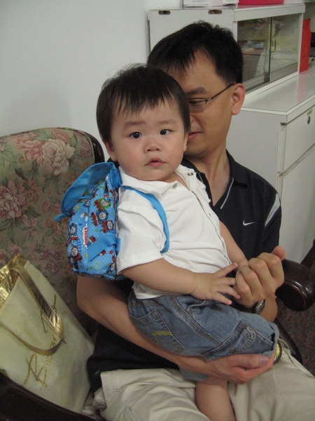 晴阿姨送的湯瑪士小背包(1Y10D)