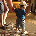 學會走路真好！把拔，快點，我帶你去看...(1Y2M12D)