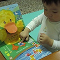 這些貼紙、圖卡都不曉得到哪兒去了呢？(1Y3M27D)