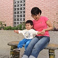 請把拔同事不要再對麻麻好奇了！麻麻就只是一個孩子的媽而已...(1Y4M)