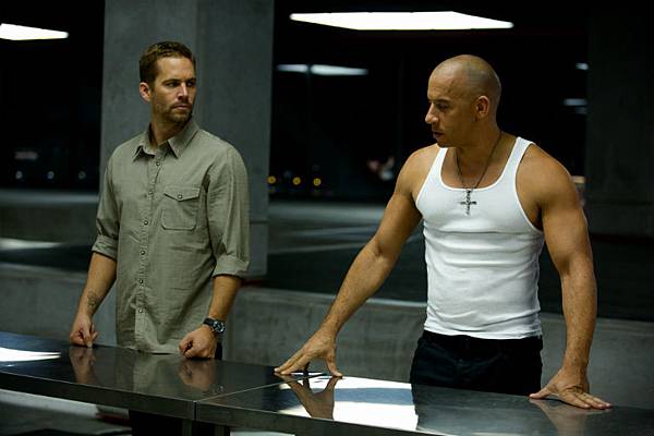 fast-and-furious-6-paul-walker-vin-diesel-2013