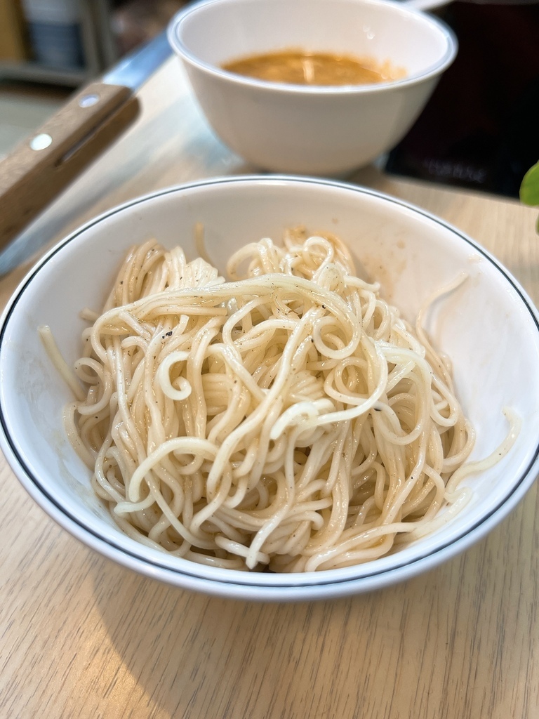 【台北中山美食】阿和師薑母鴨，錦州街美食推薦，冬天排隊名店，