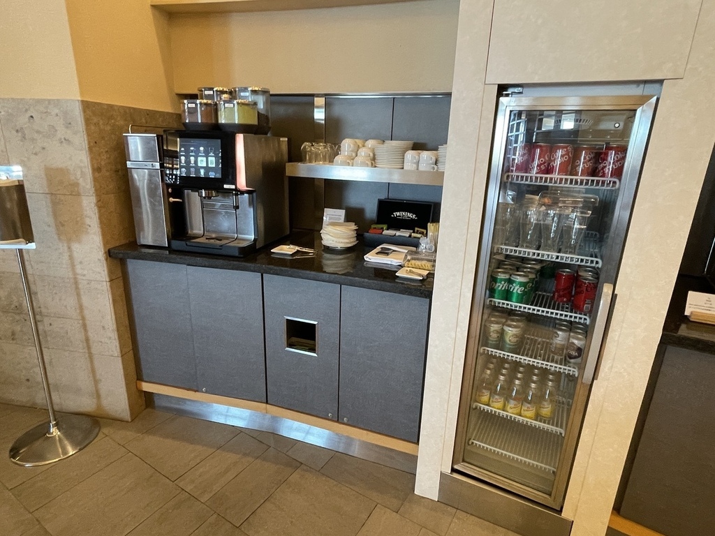 【開箱文】國泰航空成田機場貴賓室,超無敵景緻邊品嚐美食邊賞機 【開箱文】國泰航空成田機場貴賓室,超無敵景緻邊品嚐美食邊賞機