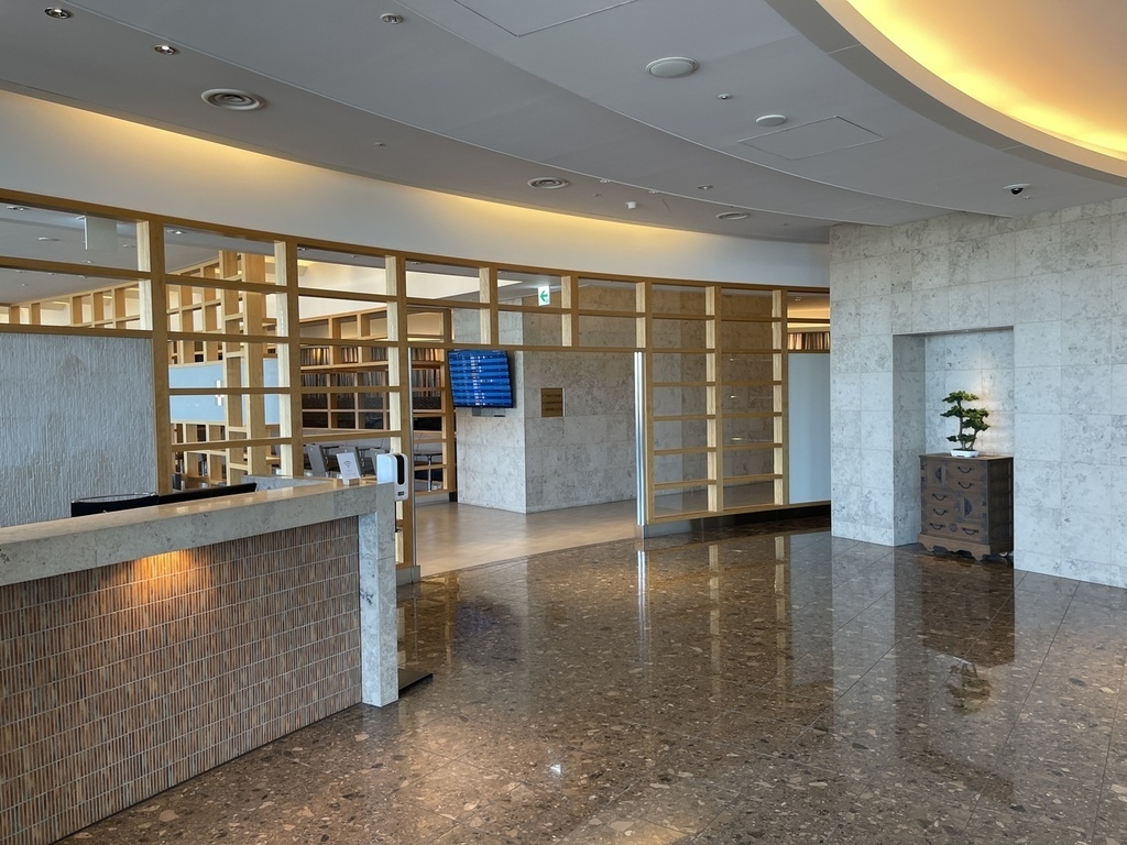 【開箱文】國泰航空成田機場貴賓室,超無敵景緻邊品嚐美食邊賞機 【開箱文】國泰航空成田機場貴賓室,超無敵景緻邊品嚐美食邊賞機