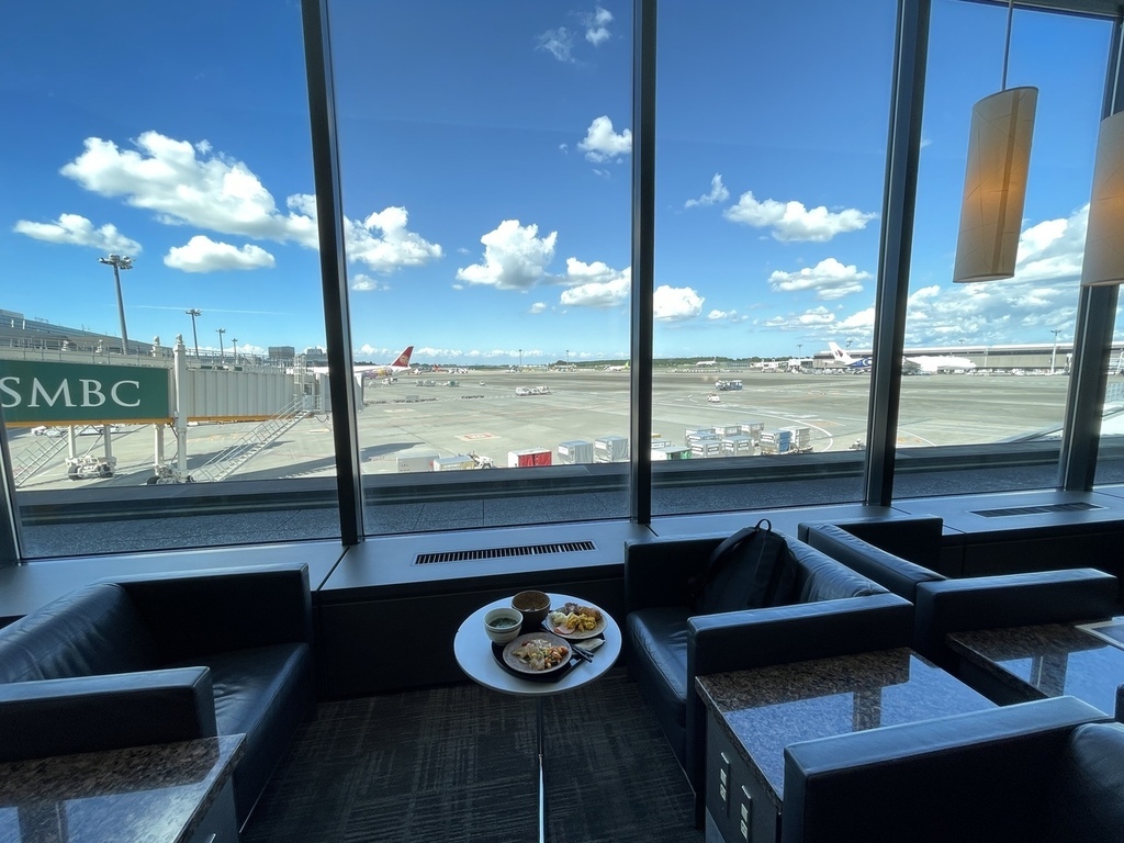 【開箱文】國泰航空成田機場貴賓室,超無敵景緻邊品嚐美食邊賞機 【開箱文】國泰航空成田機場貴賓室,超無敵景緻邊品嚐美食邊賞機