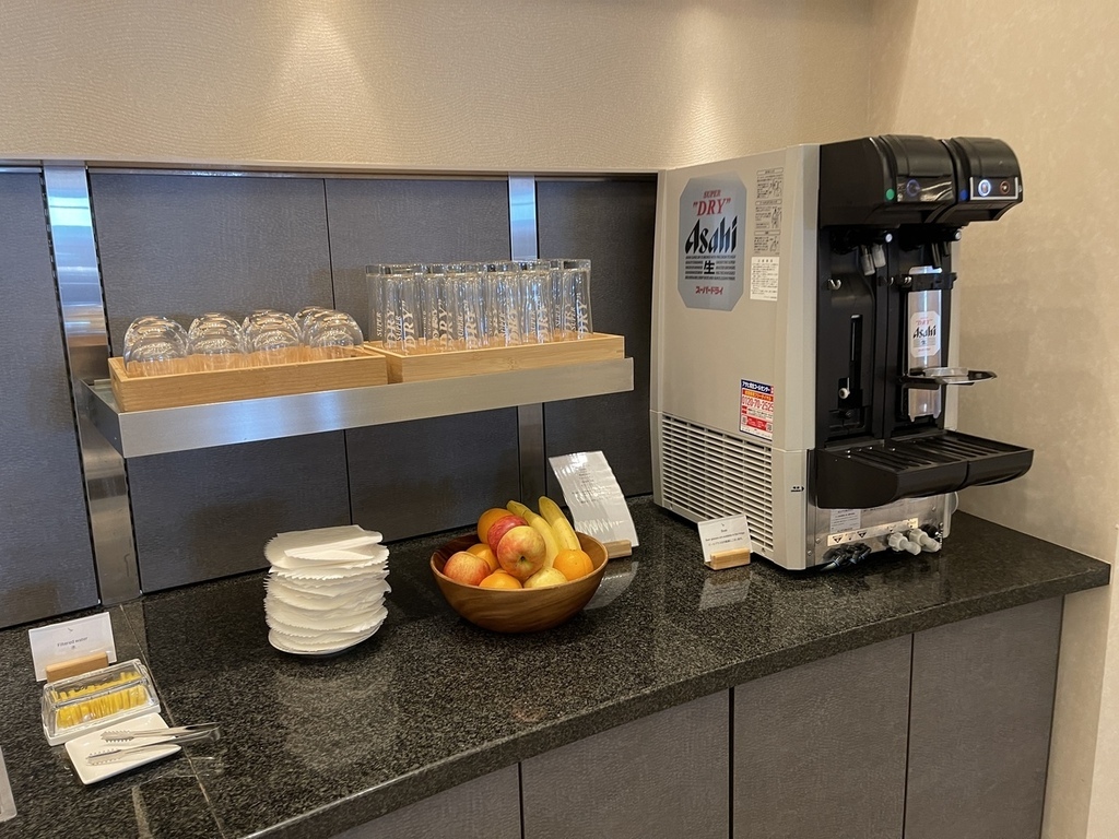 【開箱文】國泰航空成田機場貴賓室,超無敵景緻邊品嚐美食邊賞機 【開箱文】國泰航空成田機場貴賓室,超無敵景緻邊品嚐美食邊賞機