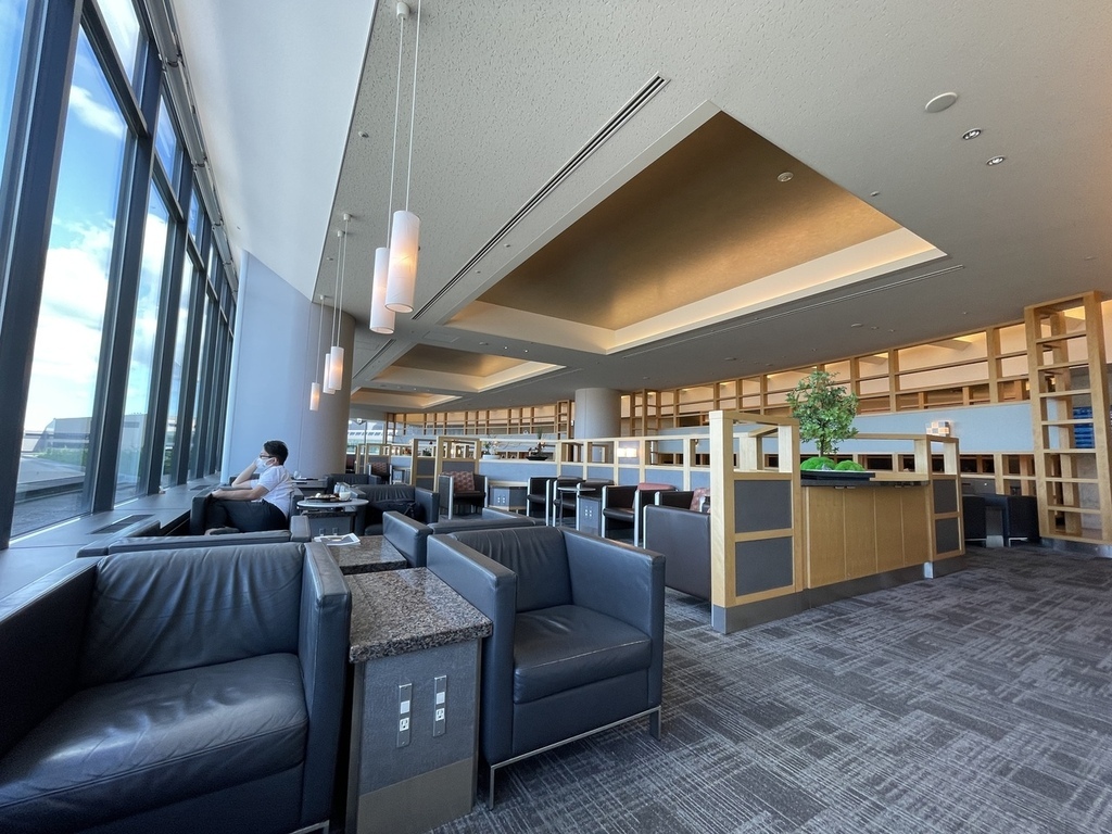 【開箱文】國泰航空成田機場貴賓室,超無敵景緻邊品嚐美食邊賞機 【開箱文】國泰航空成田機場貴賓室,超無敵景緻邊品嚐美食邊賞機