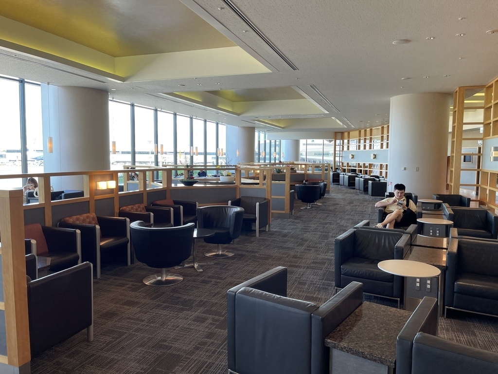 【開箱文】國泰航空成田機場貴賓室,超無敵景緻邊品嚐美食邊賞機 【開箱文】國泰航空成田機場貴賓室,超無敵景緻邊品嚐美食邊賞機