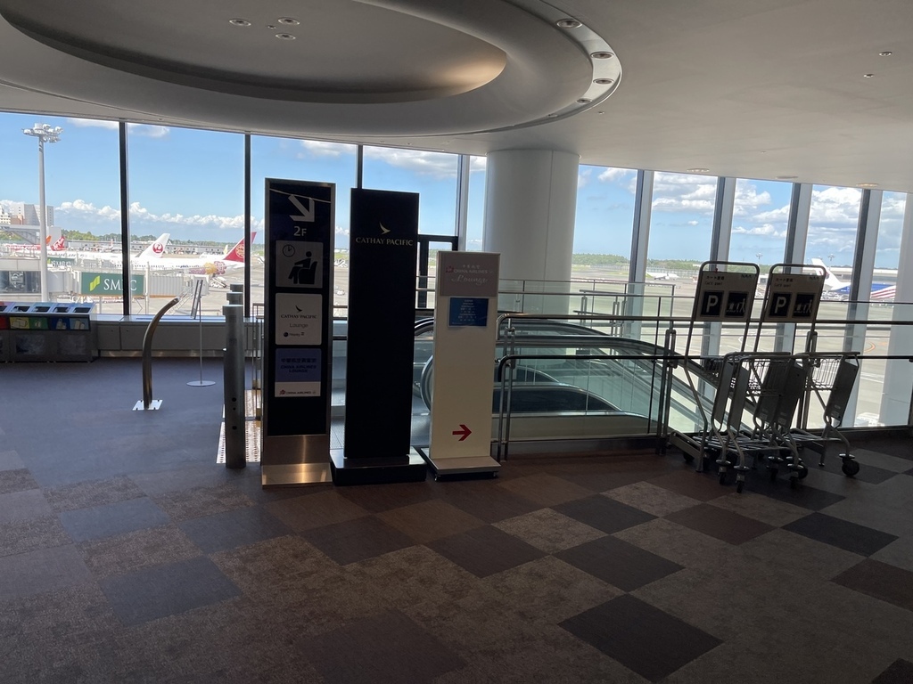 【開箱文】國泰航空成田機場貴賓室,超無敵景緻邊品嚐美食邊賞機 【開箱文】國泰航空成田機場貴賓室,超無敵景緻邊品嚐美食邊賞機