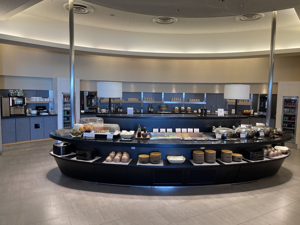 【開箱文】國泰航空成田機場貴賓室,超無敵景緻邊品嚐美食邊賞機 【開箱文】國泰航空成田機場貴賓室,超無敵景緻邊品嚐美食邊賞機