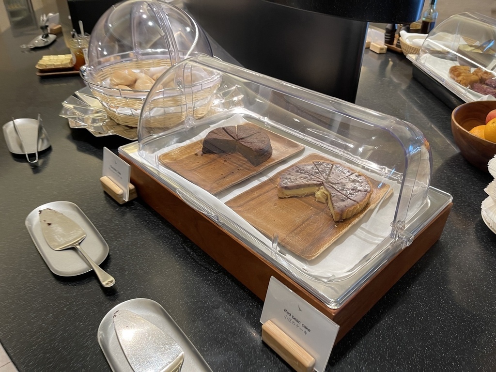 【開箱文】國泰航空成田機場貴賓室,超無敵景緻邊品嚐美食邊賞機 【開箱文】國泰航空成田機場貴賓室,超無敵景緻邊品嚐美食邊賞機