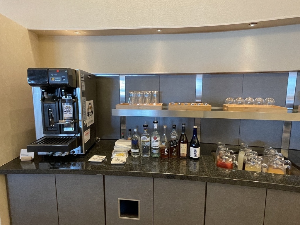 【開箱文】國泰航空成田機場貴賓室,超無敵景緻邊品嚐美食邊賞機 【開箱文】國泰航空成田機場貴賓室,超無敵景緻邊品嚐美食邊賞機