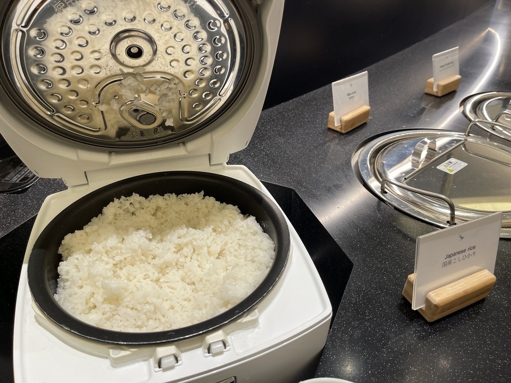 【開箱文】國泰航空成田機場貴賓室,超無敵景緻邊品嚐美食邊賞機 【開箱文】國泰航空成田機場貴賓室,超無敵景緻邊品嚐美食邊賞機