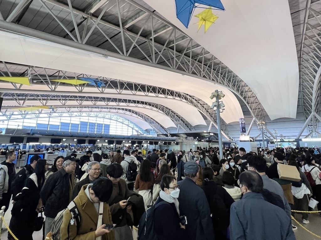 【開箱文】日本關西機場貴賓室,穿越重重的人海,登機前