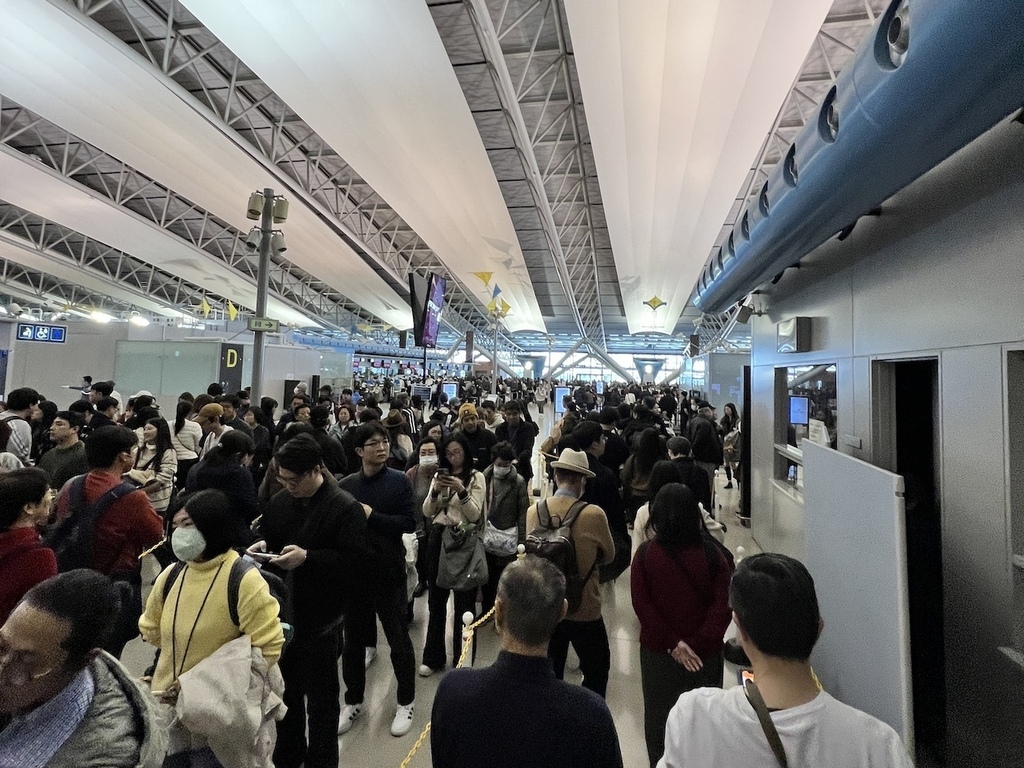 【開箱文】日本關西機場貴賓室,穿越重重的人海,登機前