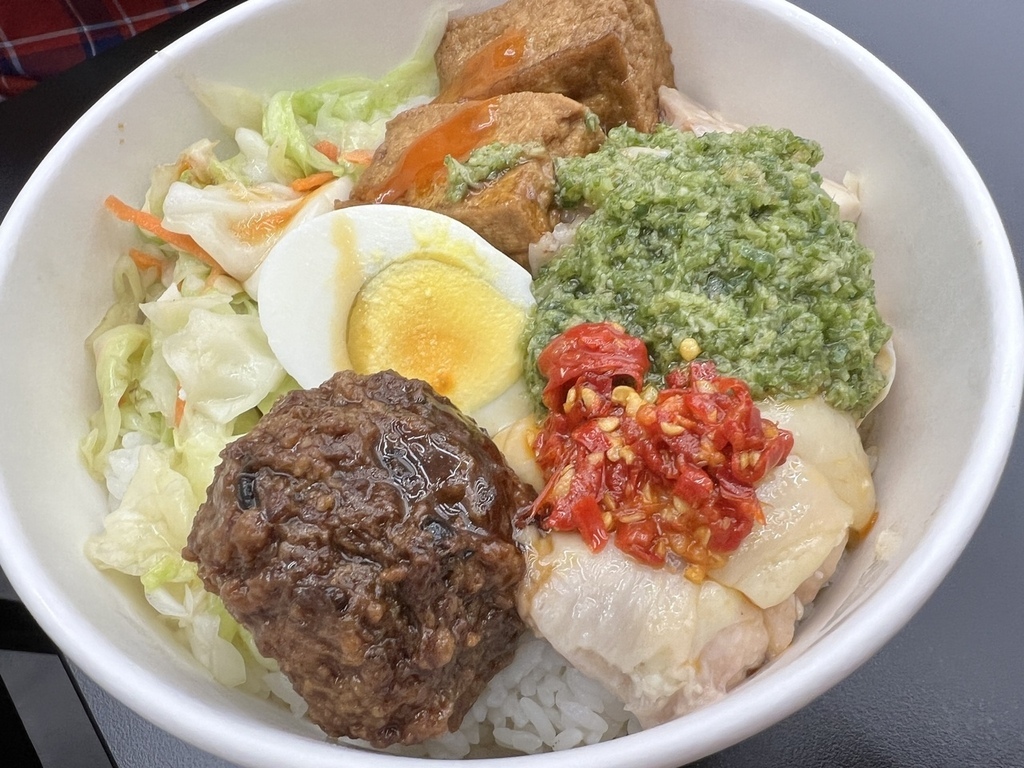 【台北南港美食】丸田雞肉,雞肉滑嫩順口,獅子頭扎實緊密,咖哩 【台北南港美食】丸田雞肉,雞肉滑嫩順口,獅子頭扎實緊密,咖哩