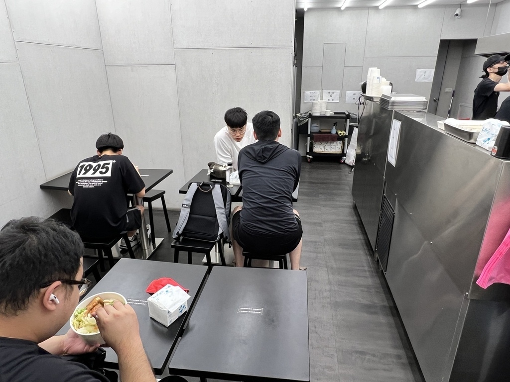 【台北南港美食】丸田雞肉,雞肉滑嫩順口,獅子頭扎實緊密,咖哩 【台北南港美食】丸田雞肉,雞肉滑嫩順口,獅子頭扎實緊密,咖哩