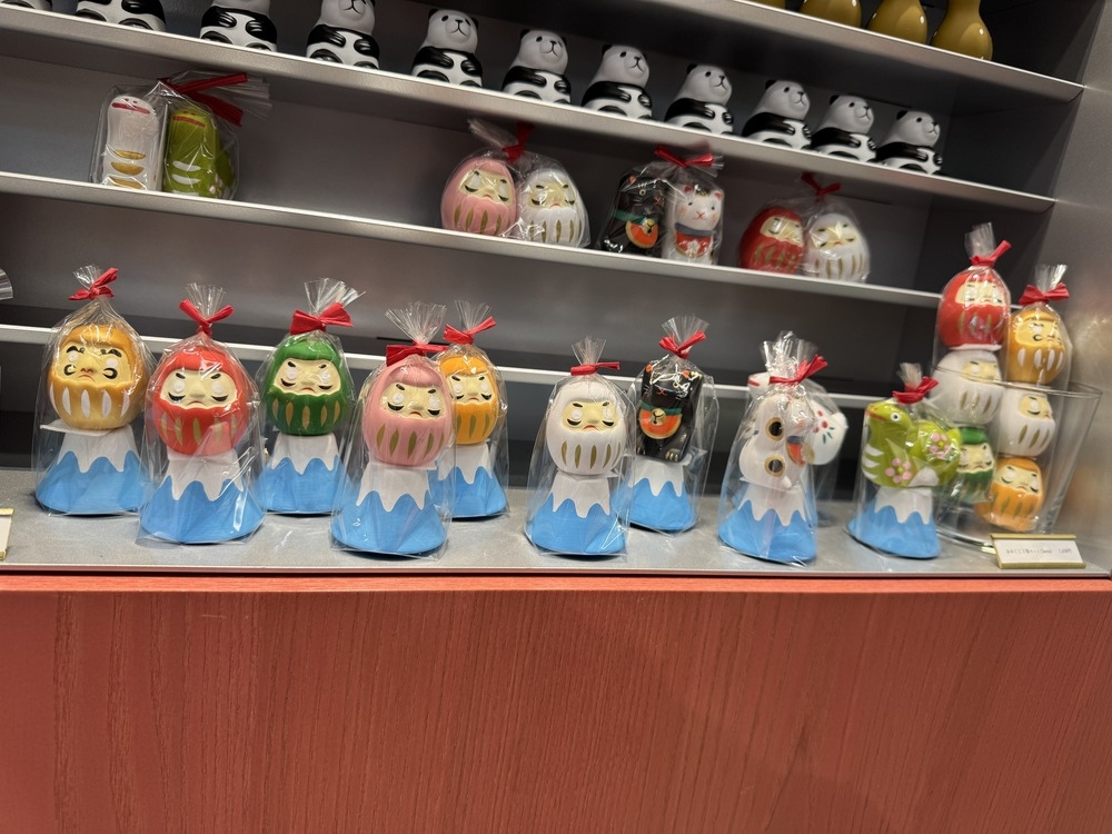 【日本東京】成田機場一航廈的中川政七商店,超可愛陶製擺飾,幫 【日本東京】成田機場一航廈的中川政七商店,超可愛陶製擺飾,幫