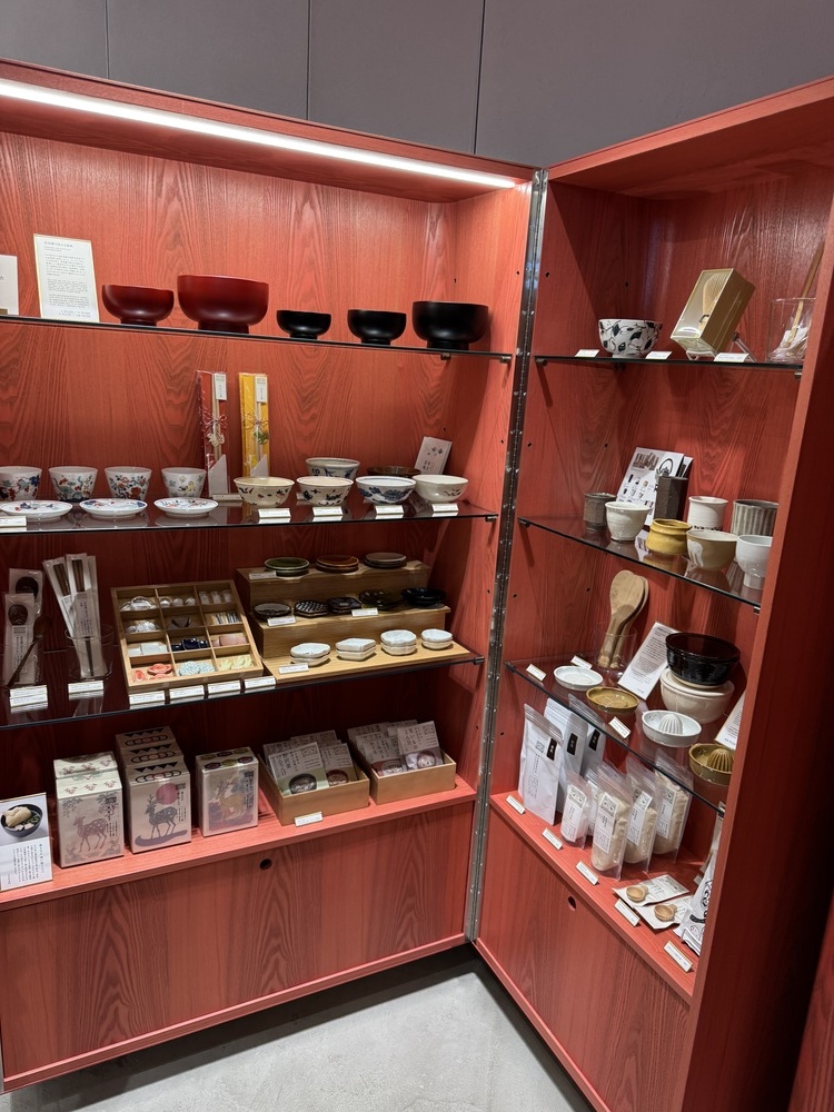 【日本東京】成田機場一航廈的中川政七商店,超可愛陶製擺飾,幫 【日本東京】成田機場一航廈的中川政七商店,超可愛陶製擺飾,幫