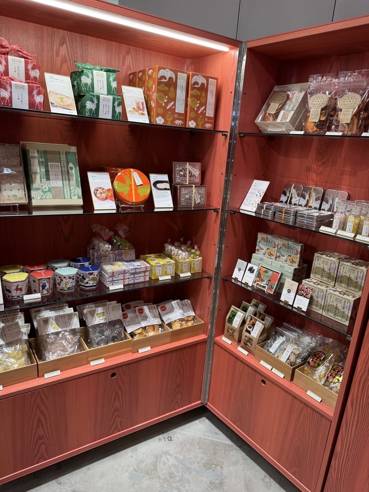 【日本東京】成田機場一航廈的中川政七商店,超可愛陶製擺飾,幫 【日本東京】成田機場一航廈的中川政七商店,超可愛陶製擺飾,幫