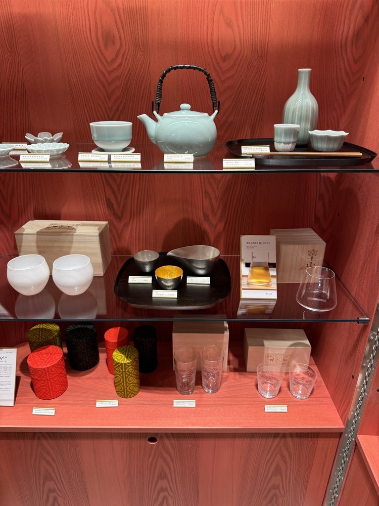 【日本東京】成田機場一航廈的中川政七商店,超可愛陶製擺飾,幫 【日本東京】成田機場一航廈的中川政七商店,超可愛陶製擺飾,幫