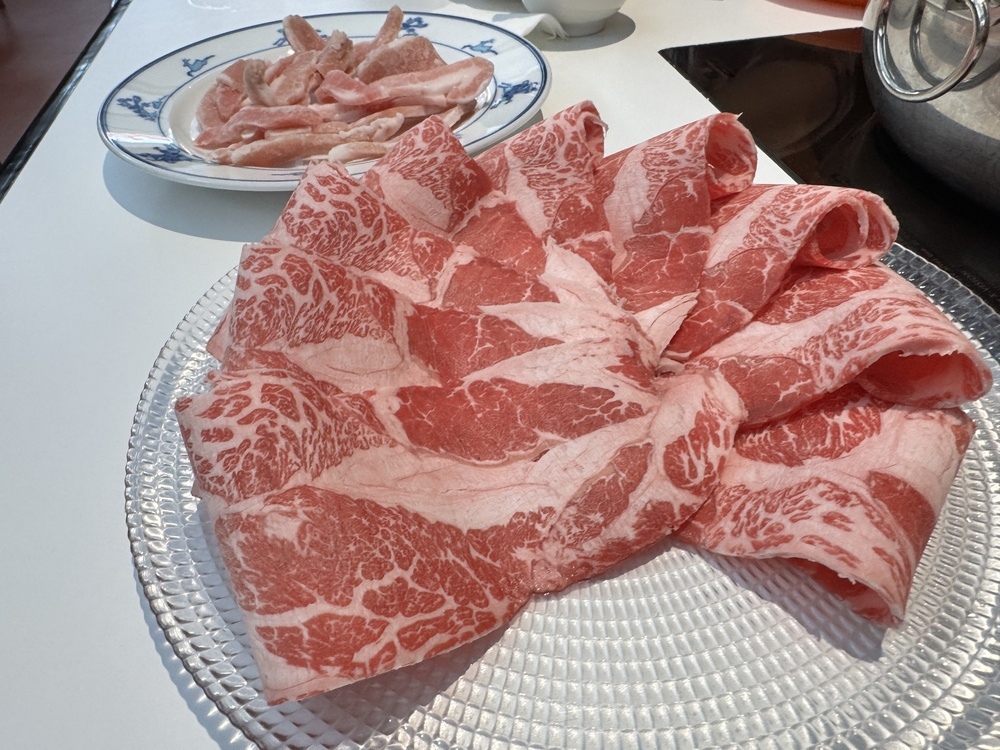 【台北萬華美食】詹記麻辣火鍋西門大世界,經典鴨血必嚐,白菊狗 【台北萬華美食】詹記麻辣火鍋西門大世界,經典鴨血必嚐,白菊狗