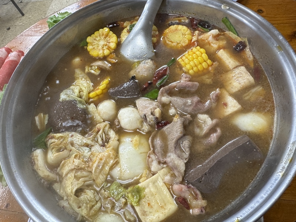 【台北中正美食】藍記麻辣火鍋,在地30多年的傳統口味,鴨血超 【台北中正美食】藍記麻辣火鍋,在地30多年的傳統口味,鴨血超