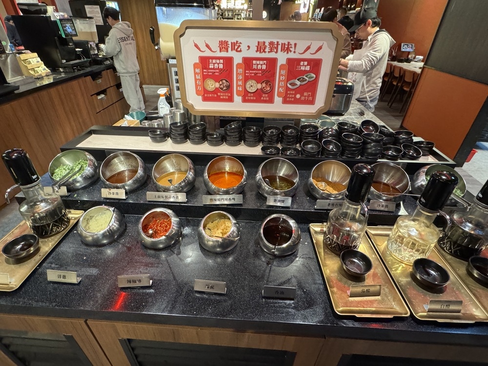 【台北萬華美食】嚮辣台北西門店,和牛肉吃到飽只要798,