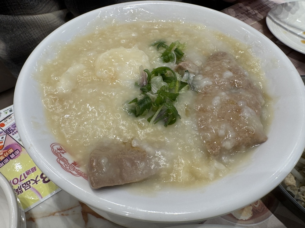 【香港灣仔美食】靠得住粥麵小館,連續15年獲米其林必比登推薦 【香港灣仔美食】靠得住粥麵小館,連續15年獲米其林必比登推薦