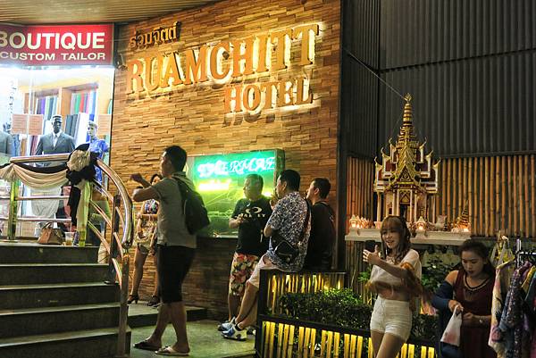【泰國｜曼谷】世界最大紅燈區 Nana Plaza 進去酒吧