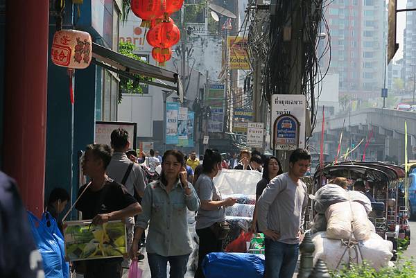 【泰國｜曼谷】水門市場 曼谷最大成衣批發中心！交通超容易 四