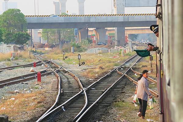 【泰國｜大城】鐵道之旅！曼谷到大城Ayutthaya的火車交