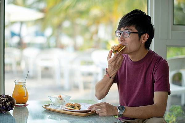 【屏東｜東港】精選10家特色下午茶餐廳&伴手禮店！櫻花蝦巧克