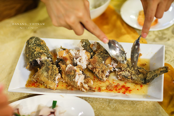 峴港美食 老空間庭園餐廳.png
