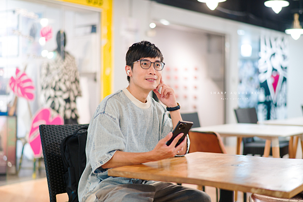 AQUOS R10 開箱文.png