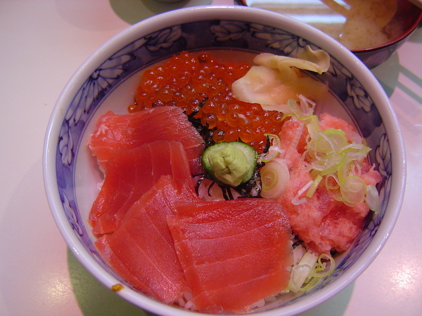 一大早的早餐築地海鮮丼